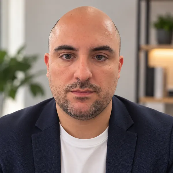Retrato de José del Nogal, consultor SEO para clínicas dentales